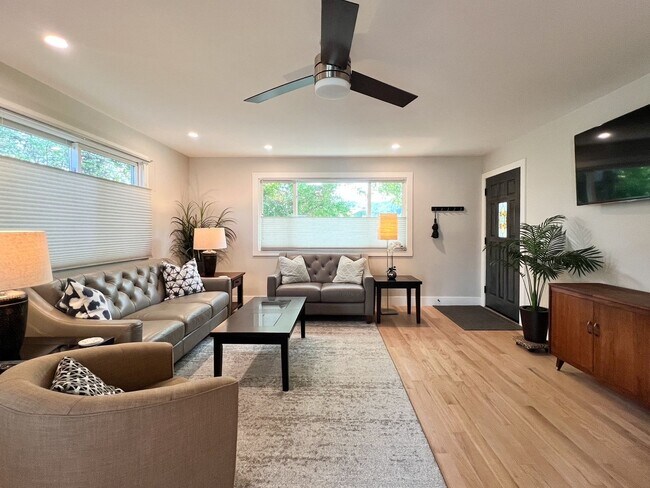 Building Photo - Beautiful Single-Level Home Located in the...