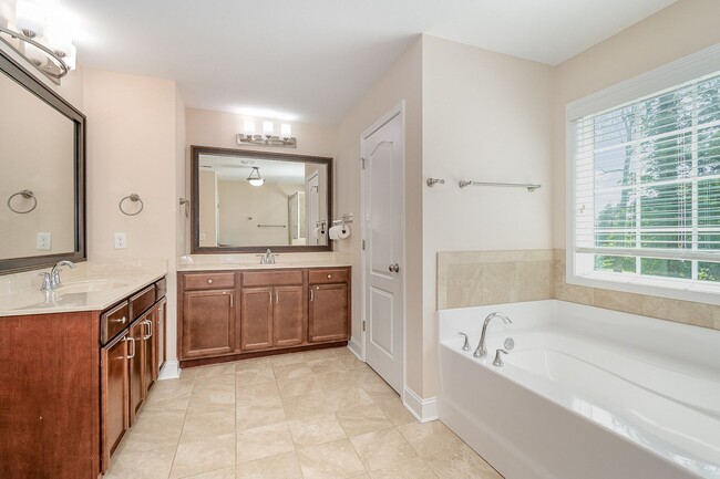 Building Photo - Gorgeous 5BR 3BA Home in Colfax