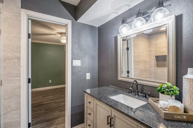 Building Photo - 2411 Orange St