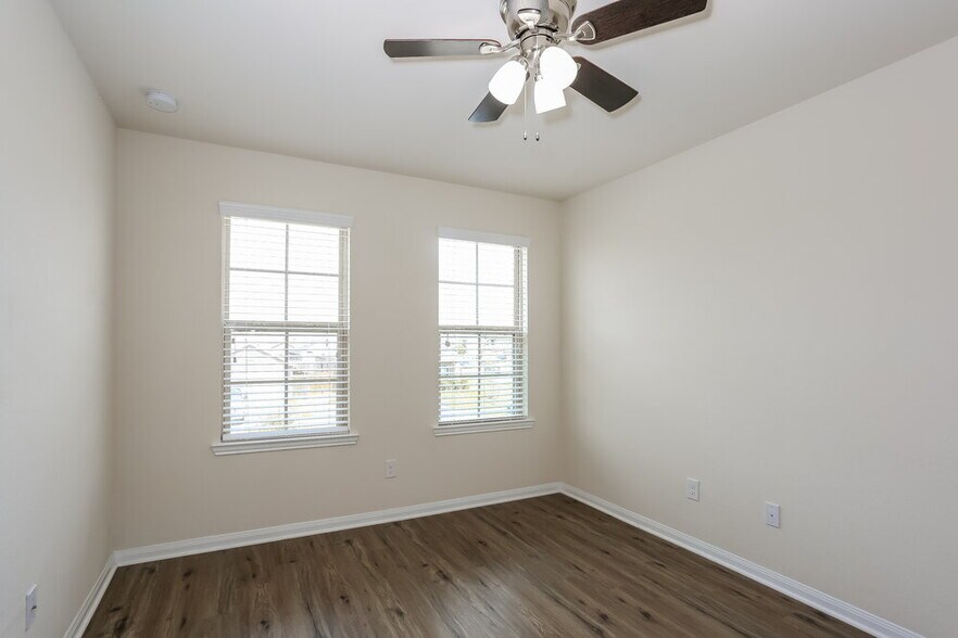 Building Photo - 13230 Chanel Dr