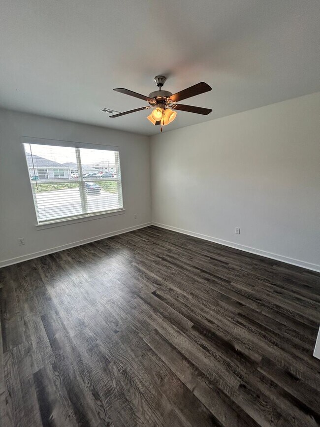 Building Photo - 636 Hidden Springs Dr