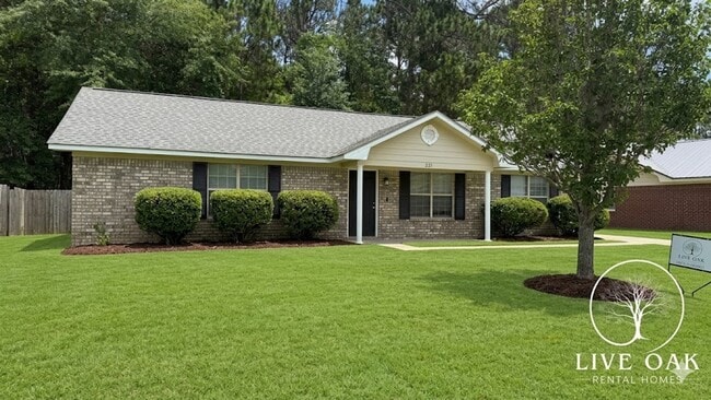 Building Photo - MOVE-IN SPECIAL: $500 OFF 1st MONTH'S RENT!**
