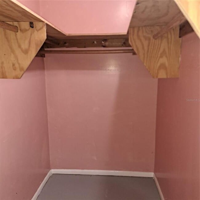 Building Photo - 627 61st Ave S