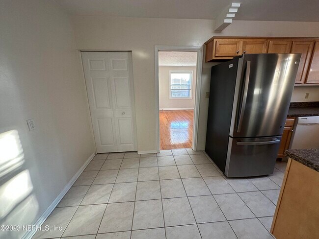 Building Photo - 1261 Belmont Terrace