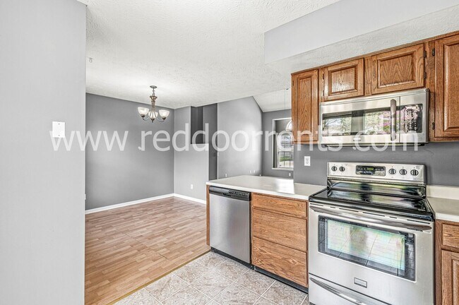 Building Photo - Charming 3-Bedroom Ranch with Scenic Backy...