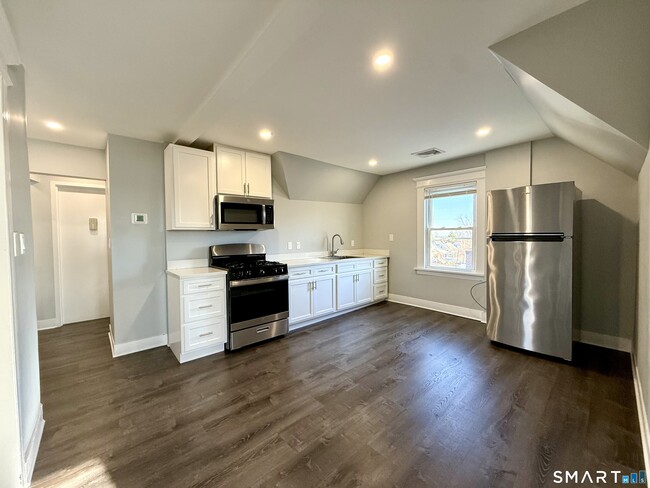 Building Photo - 7 Burritt Ave