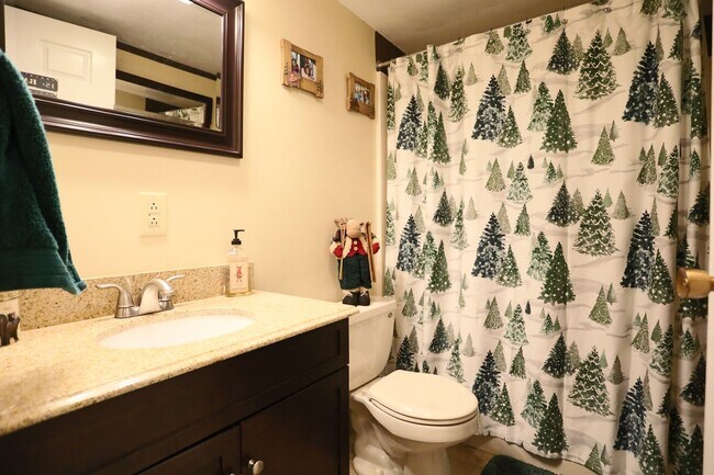 Building Photo - Summer Seasonal 6 Month Lease Available!  $1,700/ mo Charming Two-Bedroom Condo in Waterville, NH!