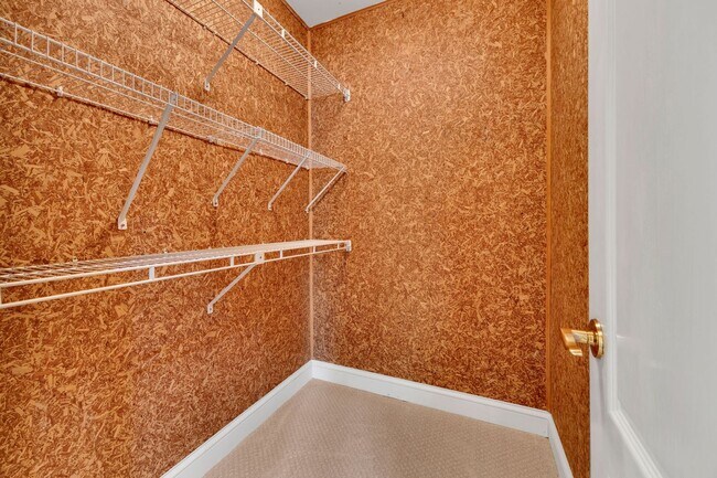 Building Photo - Newly Renovated Condo in The Westende with...