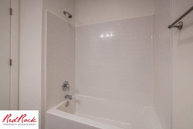 Building Photo - Spacious 3 Bedroom Unit in Desert Color With Pool & Lagoon Access