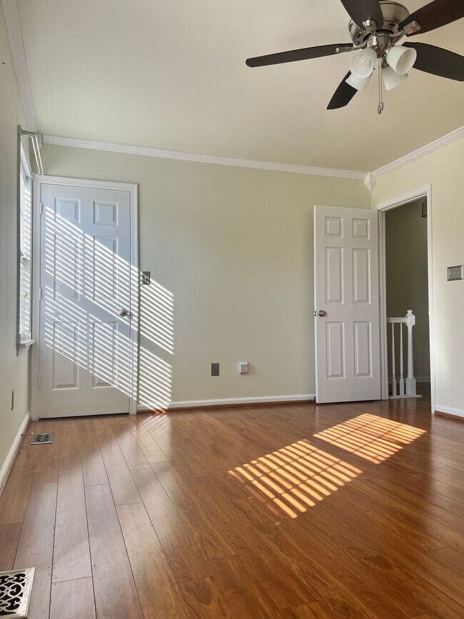 Building Photo - 4622 Briarwood Dr