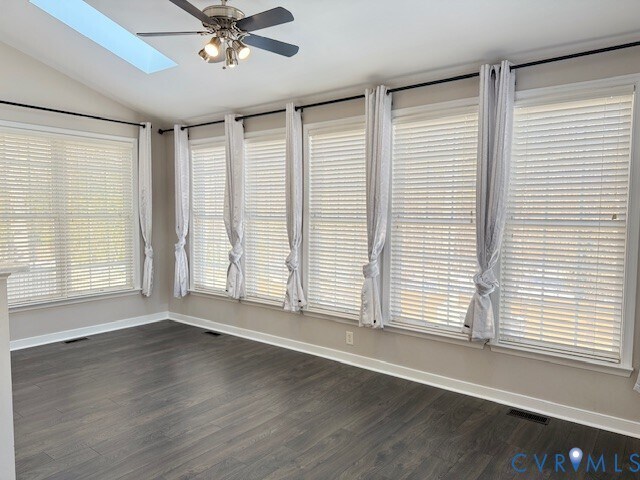 Building Photo - 9379 Roseland Ct