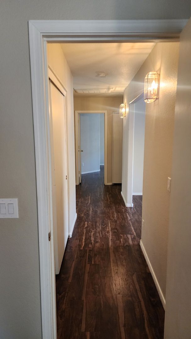 Building Photo - Charming 2 Bedroom Home with Den in Prime Location!