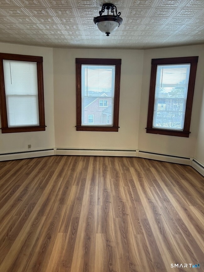 Building Photo - 68 Derby St