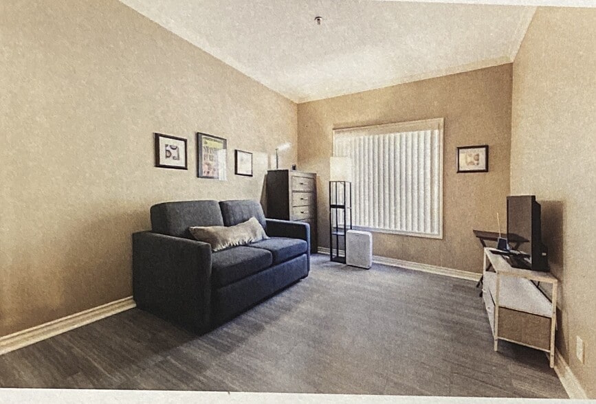 2nd BR - 300 N El Molino Ave