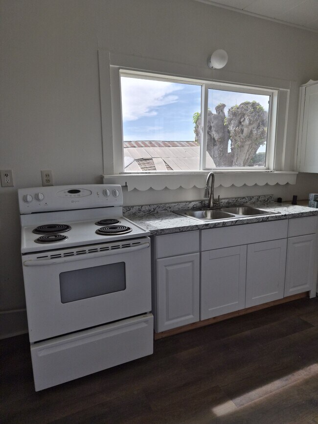 Building Photo - 10395 Avenue 384