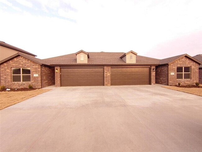 Building Photo - 512 Vee St