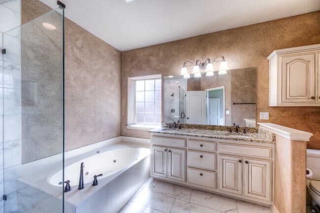 Building Photo - 1317 W Dover St