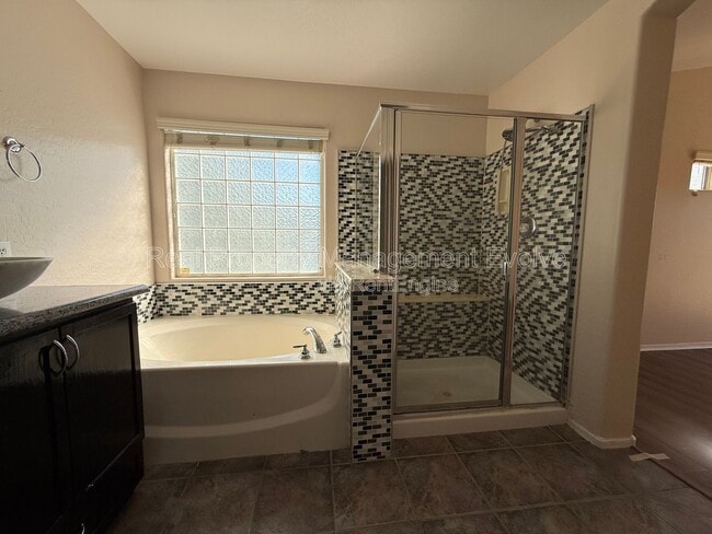 Building Photo - 1677 S Peppertree Dr