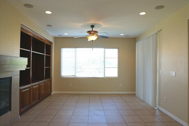 Building Photo - 35579 Domani Dr