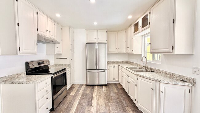 Building Photo - 1280 Alturas Rd