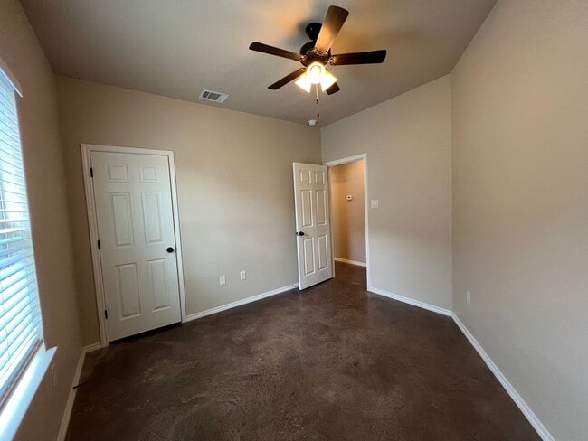 Building Photo - Luxury 3/2 Duplex in NBTX