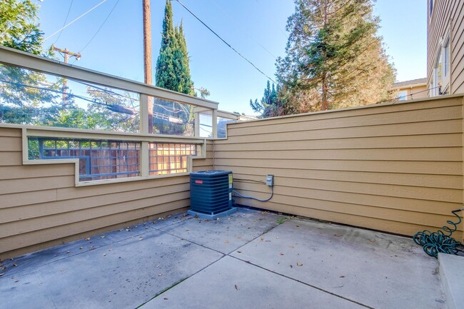 Building Photo - 4616 Hampton Falls Pl