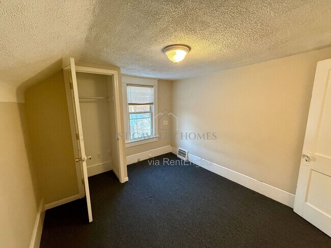 Building Photo - 2157 10th St SW