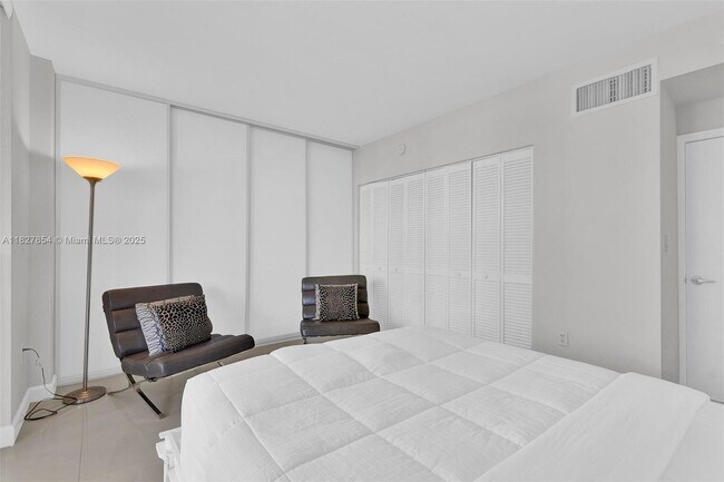 Building Photo - 10275 Collins Ave