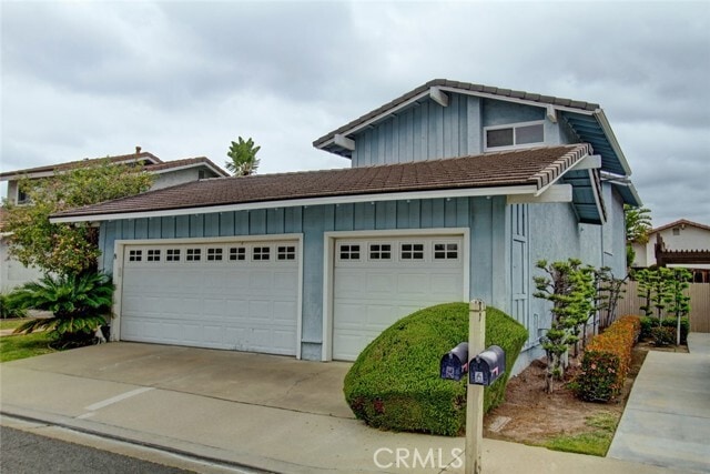 Building Photo - 8 Sparrowhawk