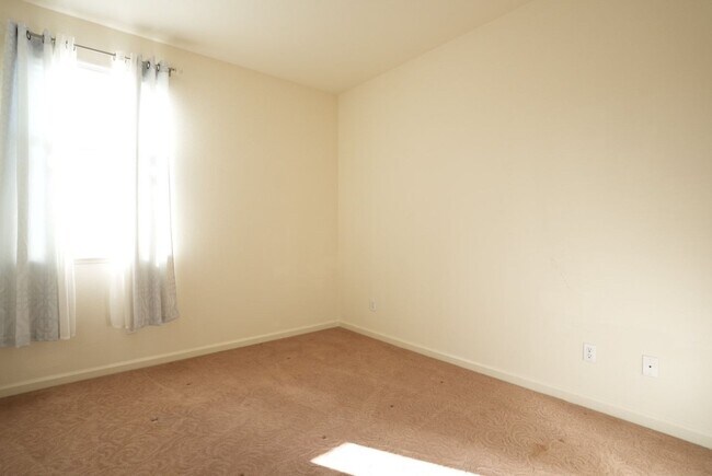 Building Photo - Four Bedroom Napa Home