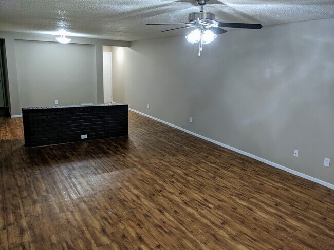 Building Photo - 1517 Summer Stone Dr