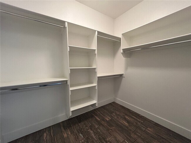 Building Photo - 3101 SW Warberry Ave