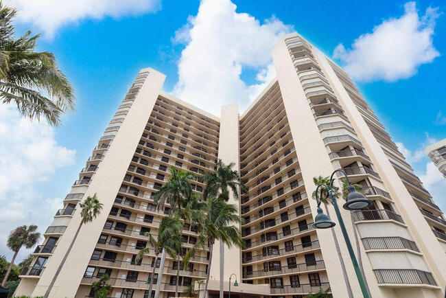 Building Photo - 9500 S Ocean Dr