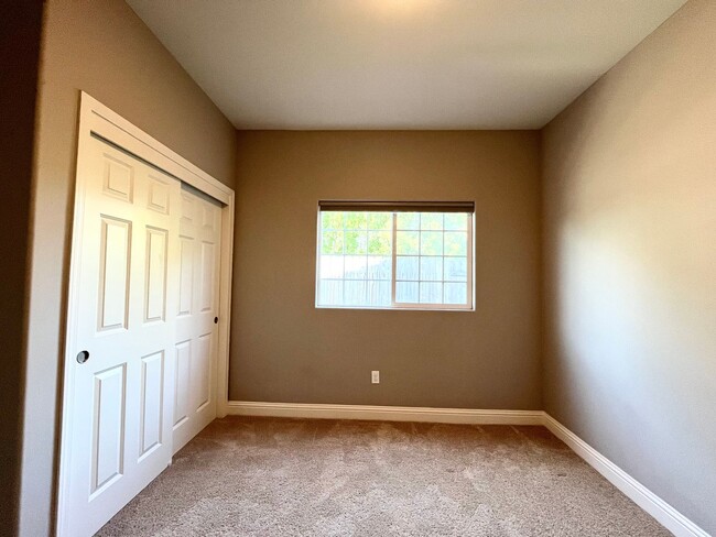 Building Photo - Beautiful New Build home in Vineyard Creek