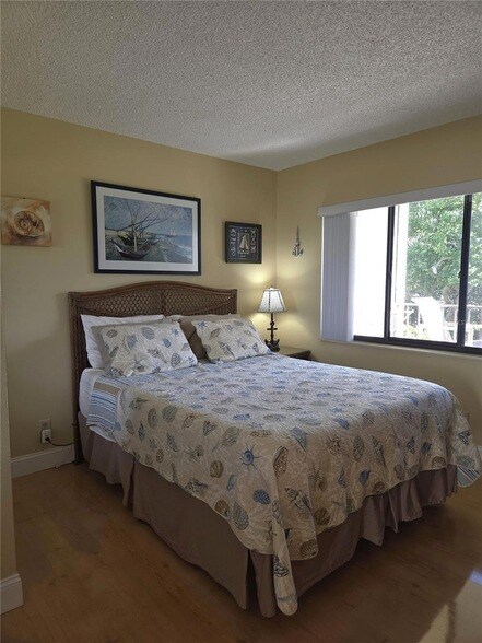 Building Photo - 1515 Pinellas Bayway S