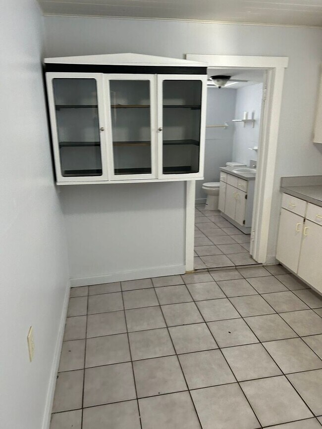 Building Photo - 3317 W Pine St