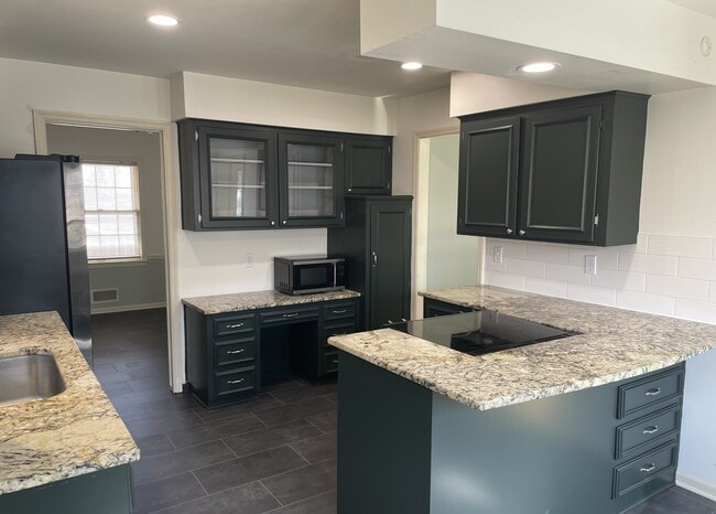 Building Photo - 4449 E 107th St