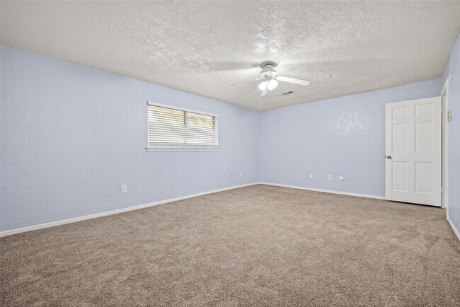 Building Photo - 8103 Oak Moss Dr