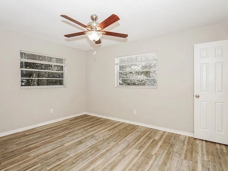 Building Photo - 989 E Normandy Blvd
