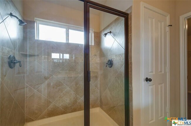 Building Photo - 271 Limestone Creek