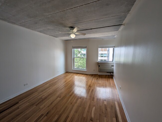 Building Photo - 711 W Gordon Terrace