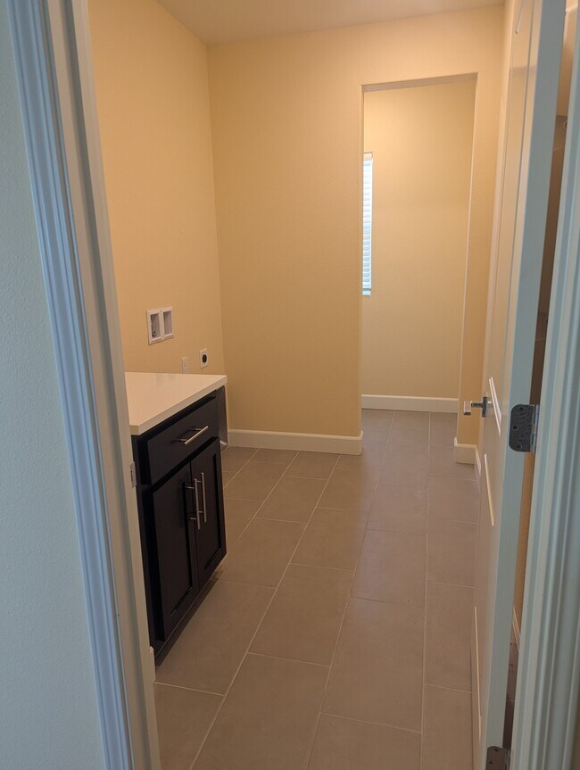 Building Photo - 2461 Coloma Ln