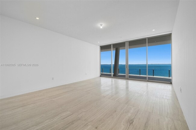 Building Photo - 5 Grove Isle Dr