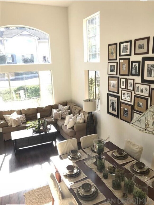 Building Photo - 2054 Vintage Pl