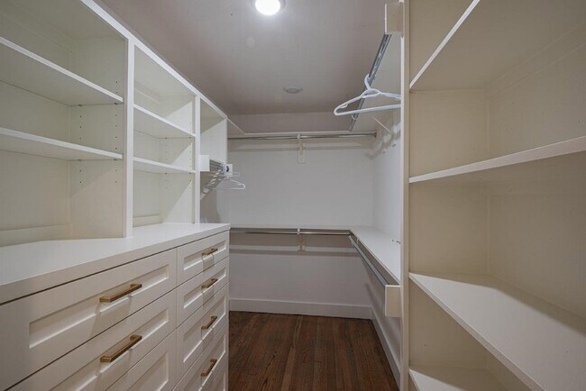 Building Photo - 1135 Stonecrest Dr
