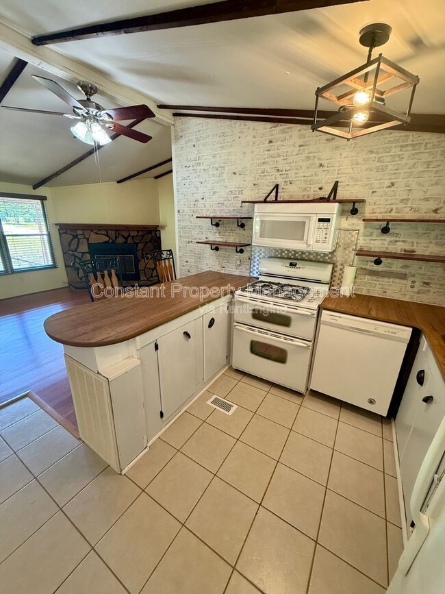 Building Photo - 491 Johnny Cut Rd