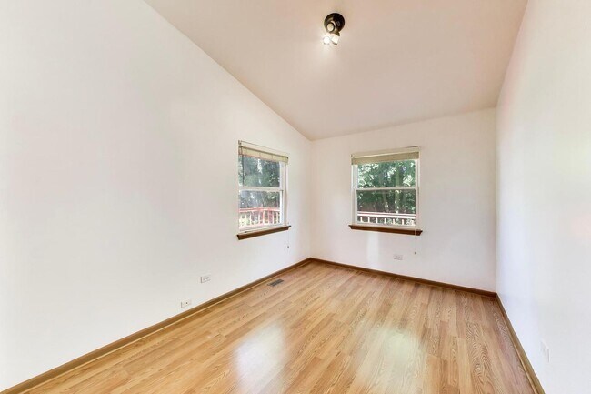 Building Photo - 362 Chaparral Cir