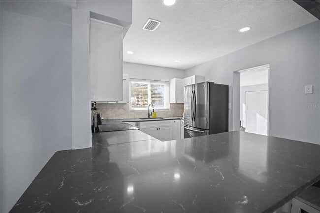 Building Photo - 132 81st Ave N