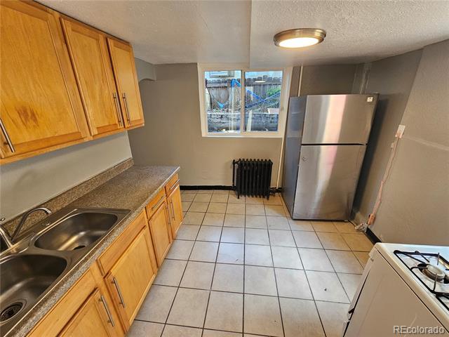 Primary Photo - 400 S Hazel Ct