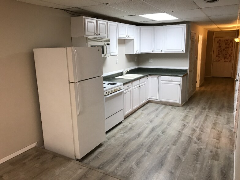 Building Photo - 351 Chicago Rd